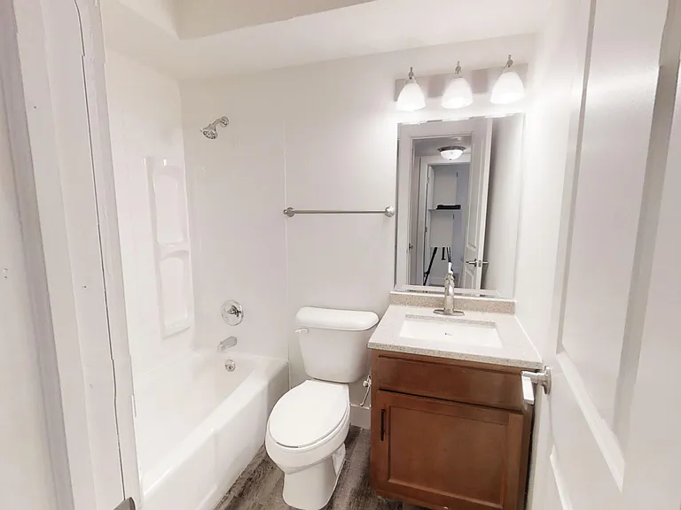 209 E Clark St #8 — Photo 6