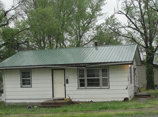 319 W Chestnut St, Houston, MO 65483