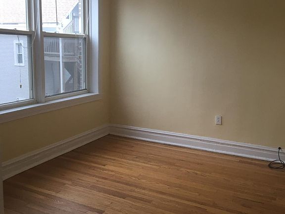 5th image of 3226 N Sacramento Ave