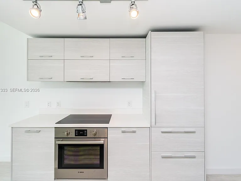 650 NE 32nd St #805 — Photo 12