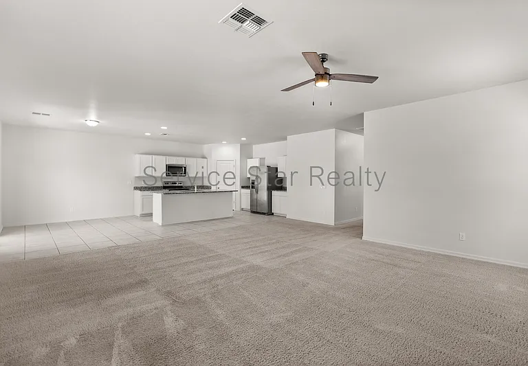 2402 E Alonso Dr — Photo 15