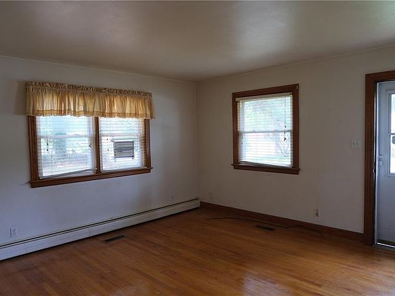2nd image of 3911 South St