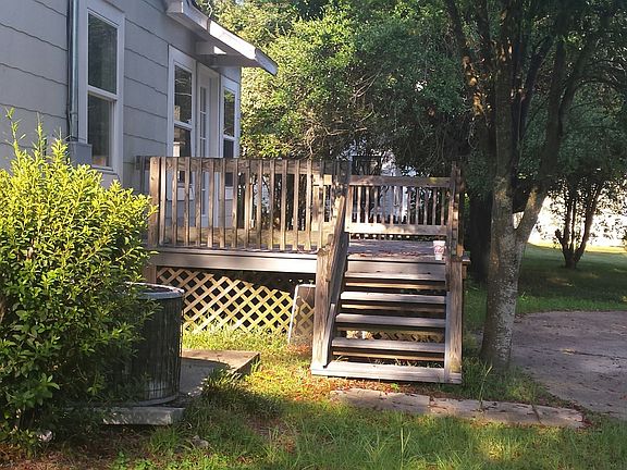 3rd image of 200 N Iroquois Ave