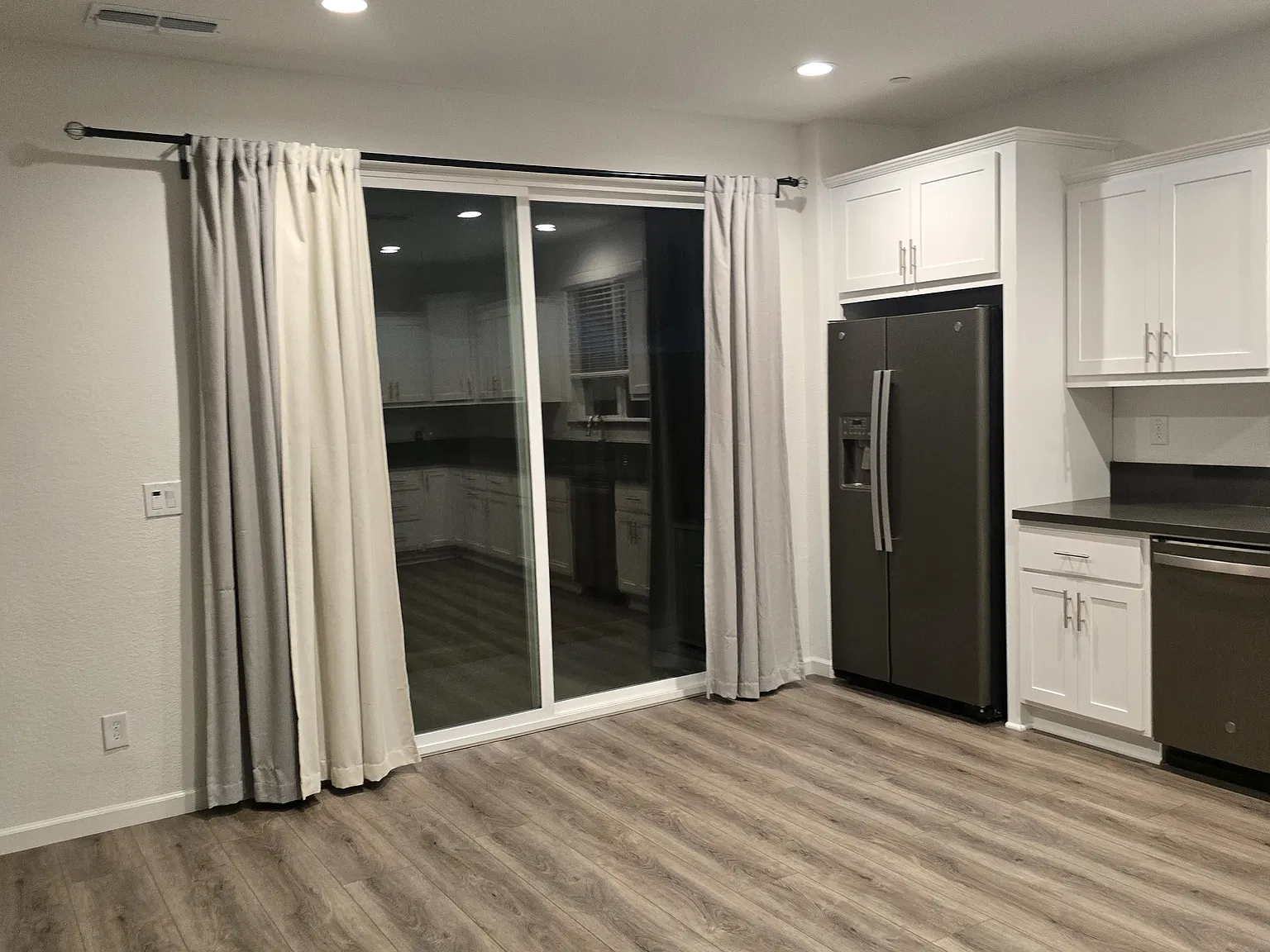 3 bed, 2.5 bath, 1417 sqft, $3,100 — Photo 2