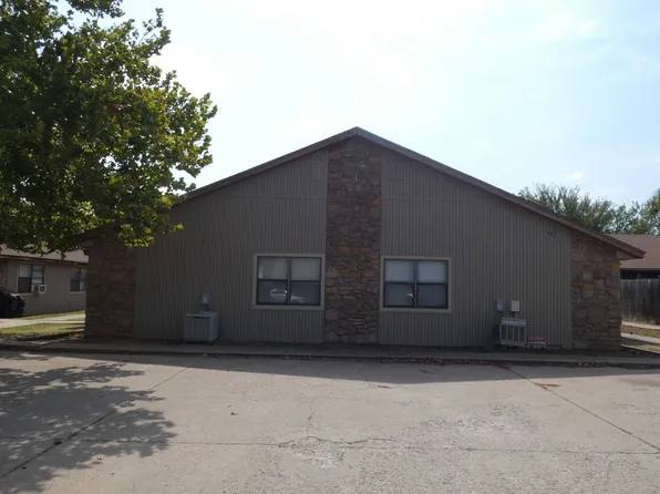 911 NE Tortoise Dr, Lawton, OK