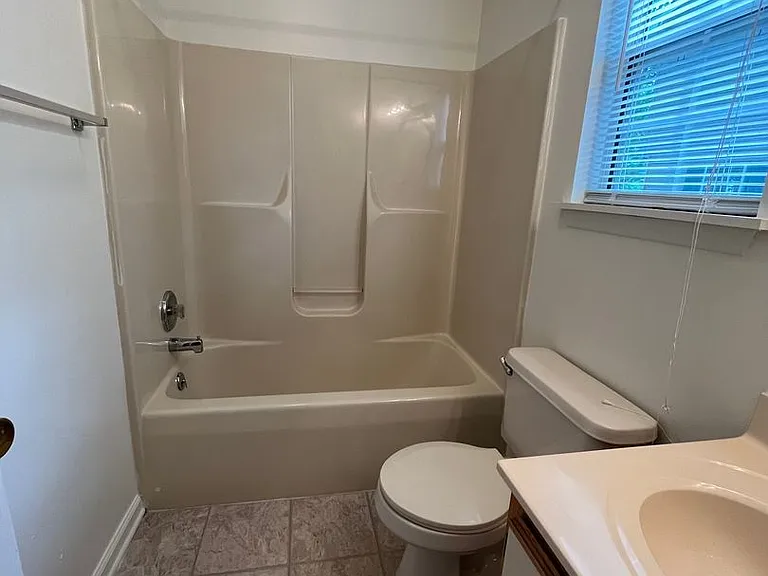 888 Patrick Henry Dr — Photo 20