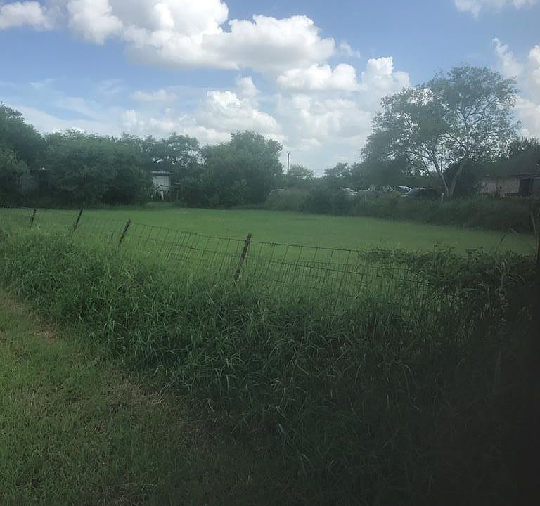 2nd image of 2801 Nixon Rd