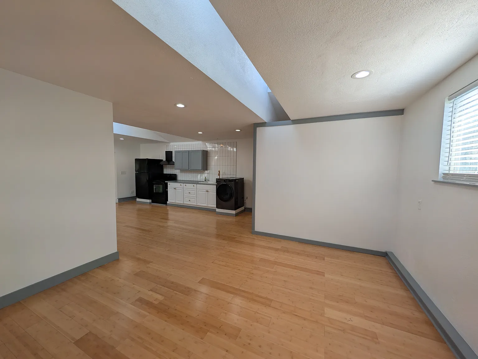 1100 Greenleaf Ave — Photo 2