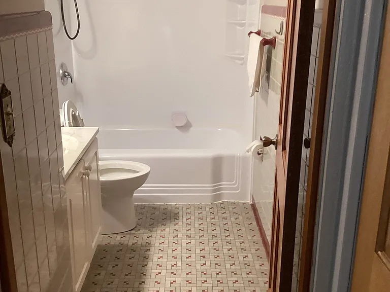 720 Losey Blvd S — Photo 2