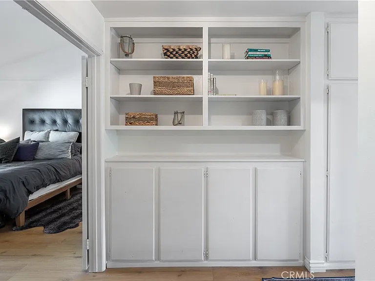 21500 Califa St — Photo 18