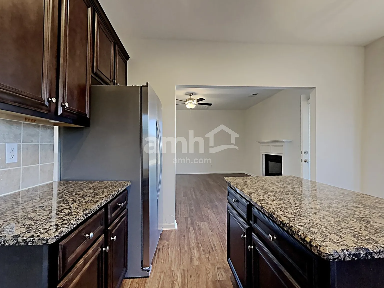 4 bed, 2.5 bath, 2054 sqft, $2,440 — Photo 4