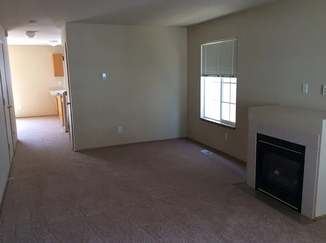 3 bed, 2.0 bath, 1499 sqft, $2,595 — Photo 4