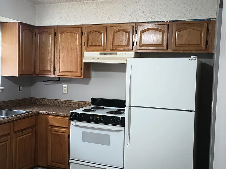 636 N Hocker Ave #636 — Photo 4