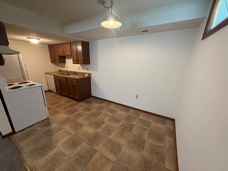 2 bed, 1.5 bath, $850 — Photo 7