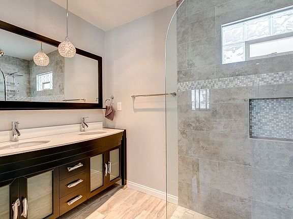 3rd image of 13262 Sussex Pl