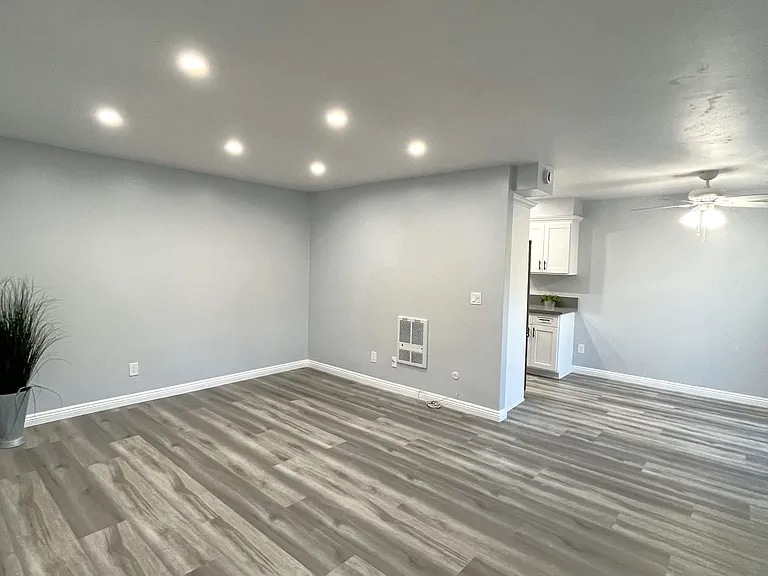 Vista Hills Apartments — Photo 9