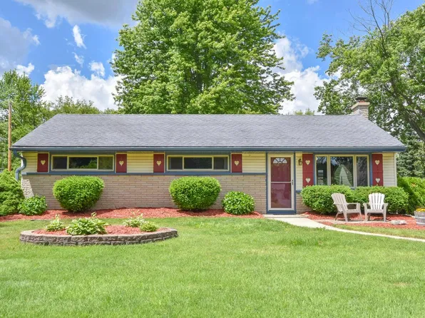 W200N9459 Woodside LANE, Menomonee Falls, WI 53051
