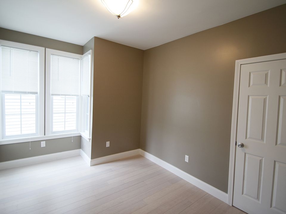 2nd image of 19 America St