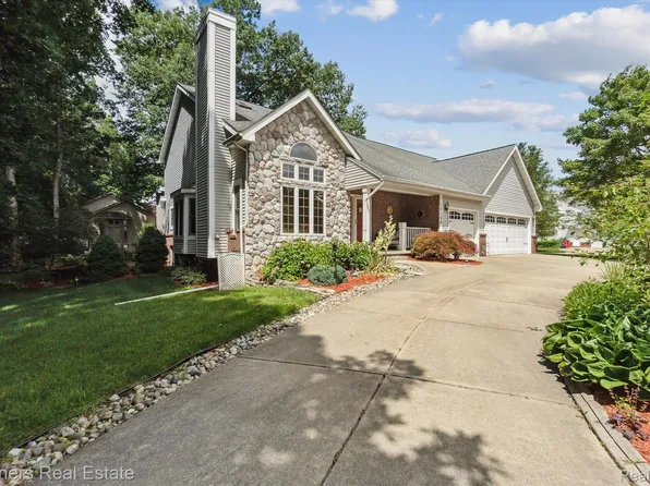 12186 Parkside Cir, Washington, MI 48094