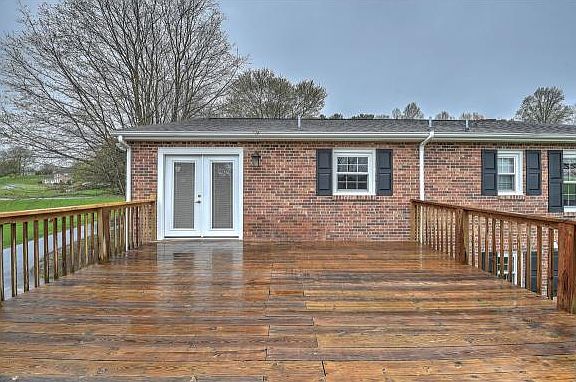 4th image of 19269 Oakwood Dr