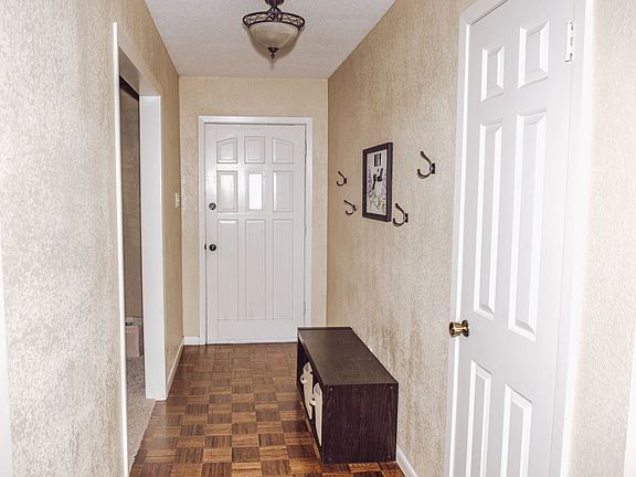2nd image of 2400 W Pinecrest Dr