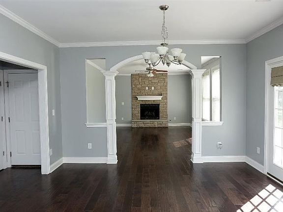 3rd image of 1064 Kavenaugh Ln