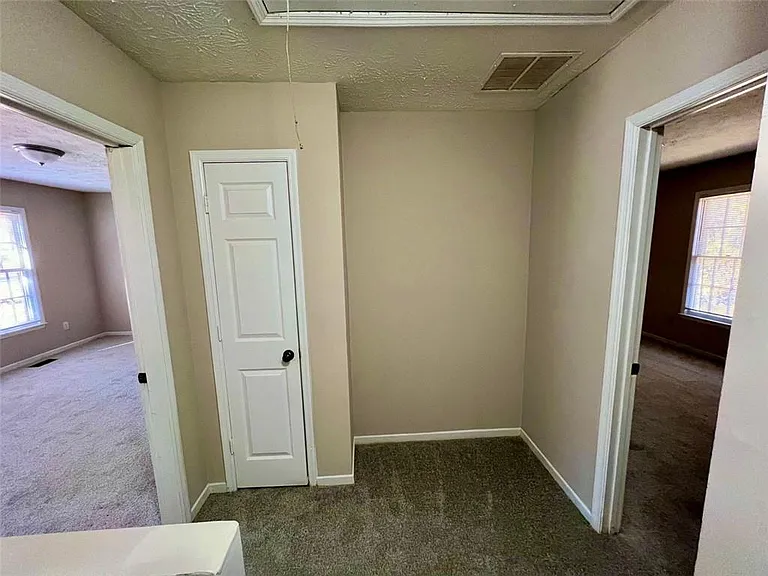 685 Redland Dr — Photo 7