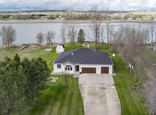 8636 Island Rd, Bismarck, ND 58503