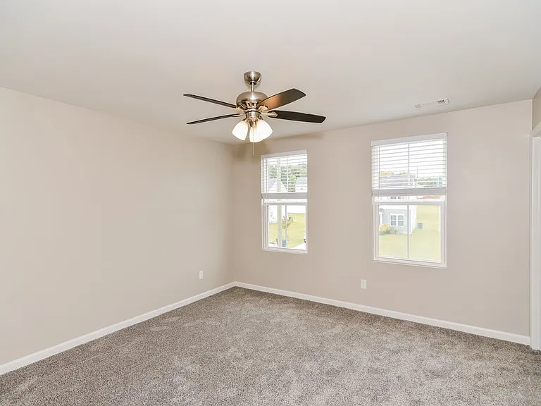106 Norwich Ct — Photo 12