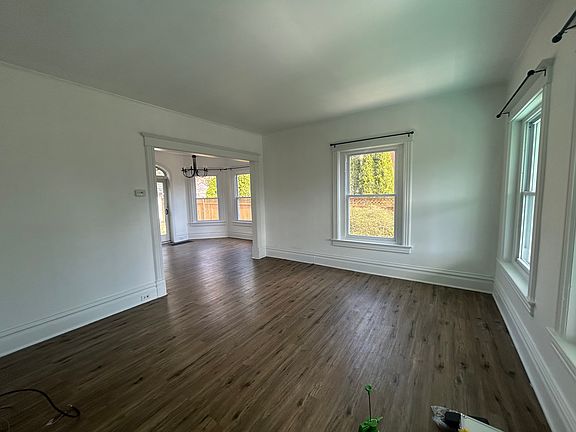 4th image of 1004 Spring Ave