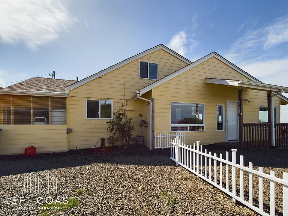 1033 NW Inlet Ave