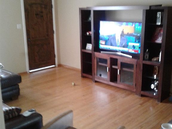 4th image of 569 Pineview Dr