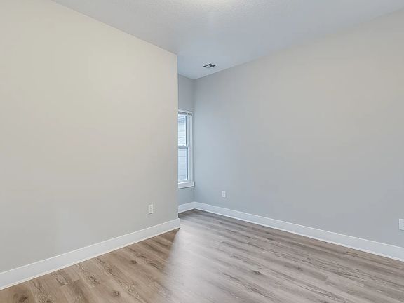 5th image of 5018 N Vassar Ave