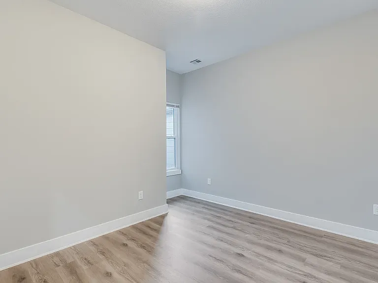 4946 N Vassar Ave — Photo 15