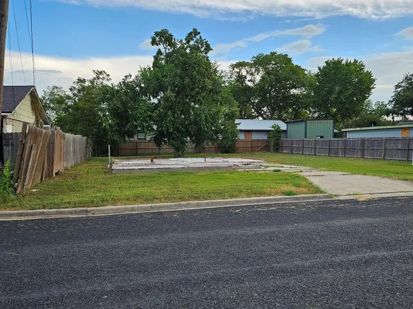 1003 E Virginia Ave, Victoria, TX 77901