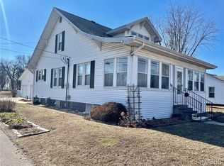 111 W Tydeman Ave, Roxana, IL 62084