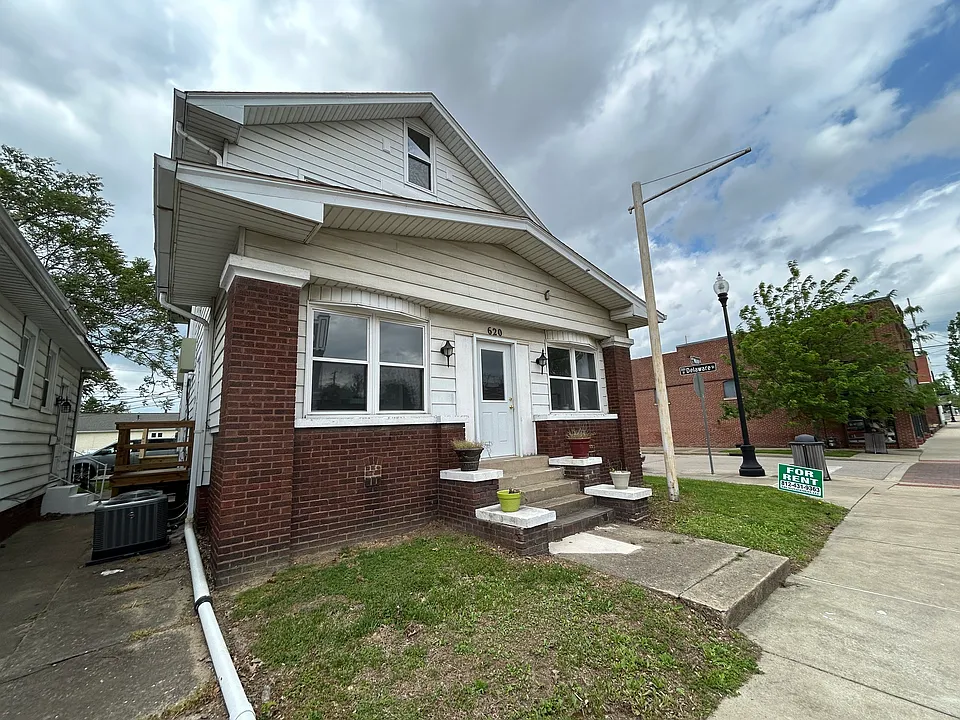 620 N Main St #1