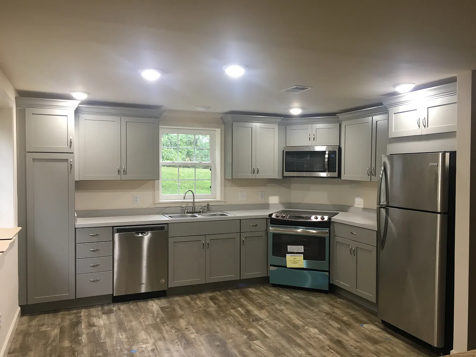 Twelve Oak Apartments — Photo 2