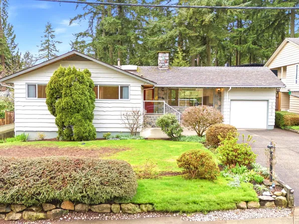 2522 Bronte Dr, North Vancouver, BC V7H 1M4
