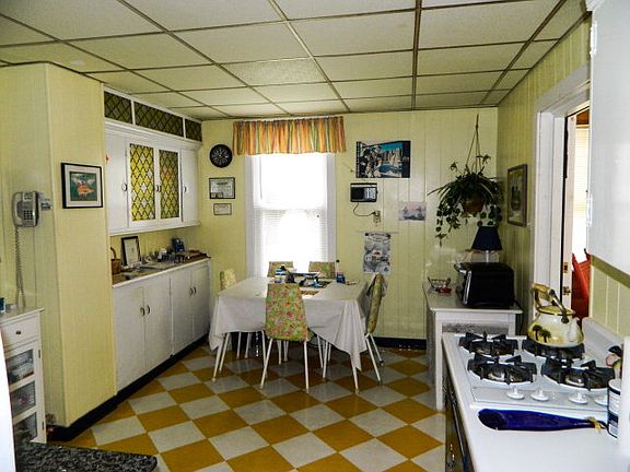 5th image of 428 Plum St
