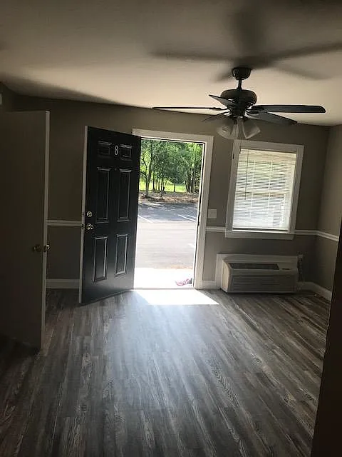 124 E Peacock St