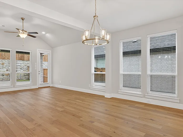 4123 Windy Point Rd — Photo 8