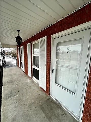 Building Photo - 222 W Morales St #C