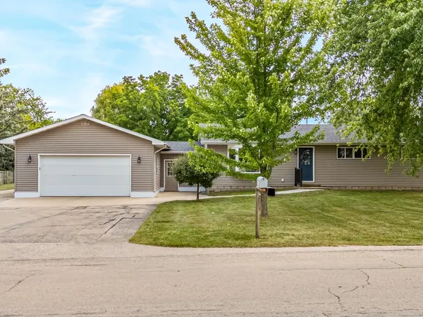 310 Lincoln Ave, Omro, WI 54963