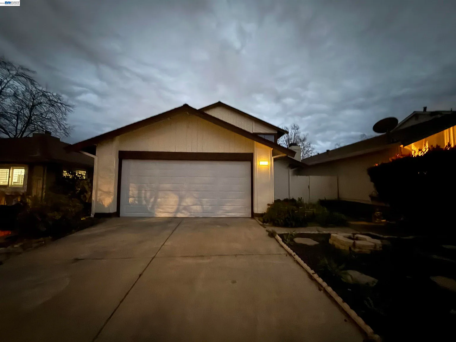 2203 Glenmount Dr photo 1