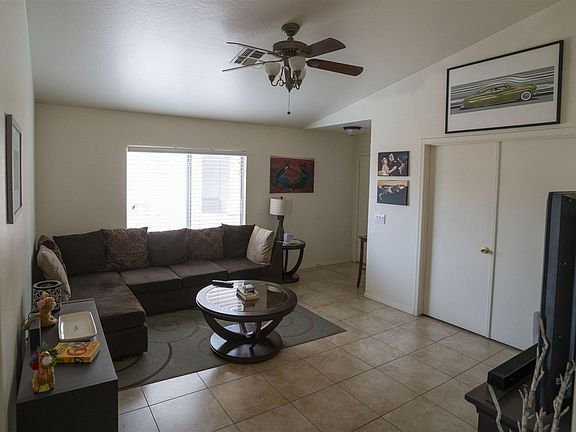 4th image of 13022 N Poppy St