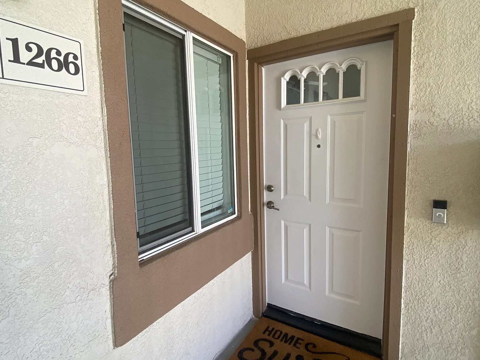 2 bed, 890 sqft, $1,795 — Photo 2