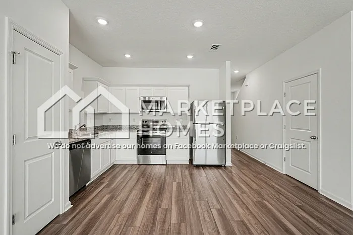 12022 Sylvia St — Photo 6