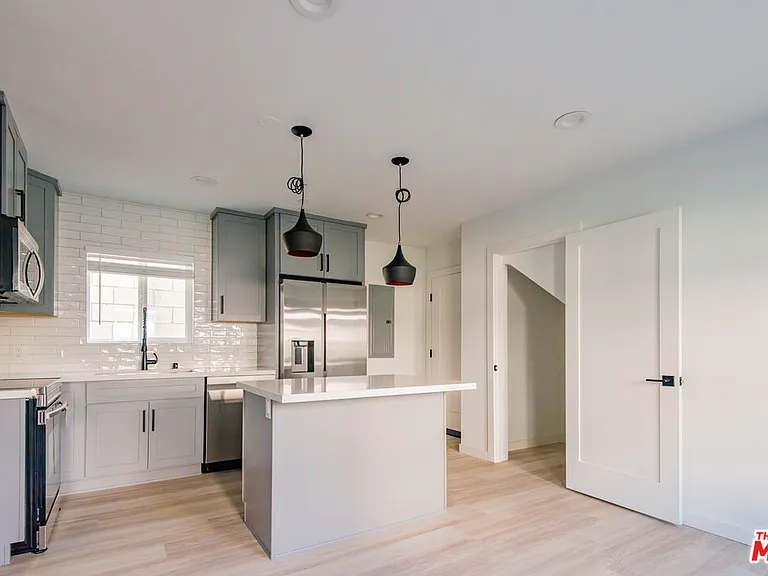 2602 Carnegie Ln #6 — Photo 9