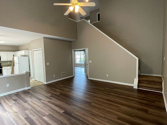 3rd image of 3205 Claybrooke Dr